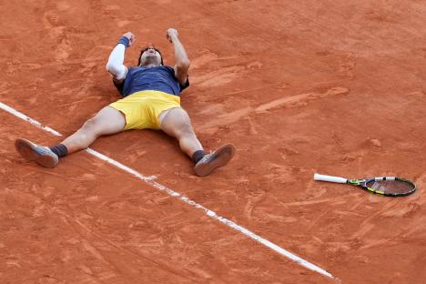 Carlos Alcaraz celebrating a tennis victory.