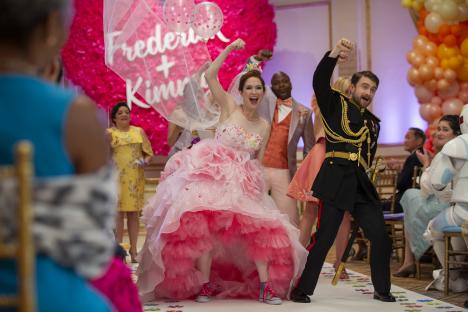Kimmy Schmidt and her fiancé at their wedding.