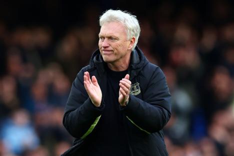 LIVERPOOL, ENGLAND - MARCH 15: Everton manager David Moyes applauds the supporters at full-time following the Premier League match between Everton FC and West Ham United FC at Goodison Park on March 15, 2025 in Liverpool, England. (Photo by Chris Brunskill/Fantasista/Getty Images)