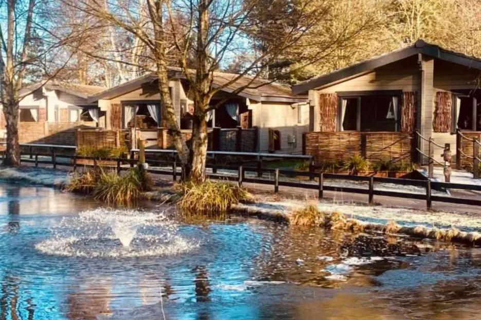 I’ve found a Center Parcs alternative that’s cheaper at just £40 a night – it has a farm & looks like a Robin Hood set