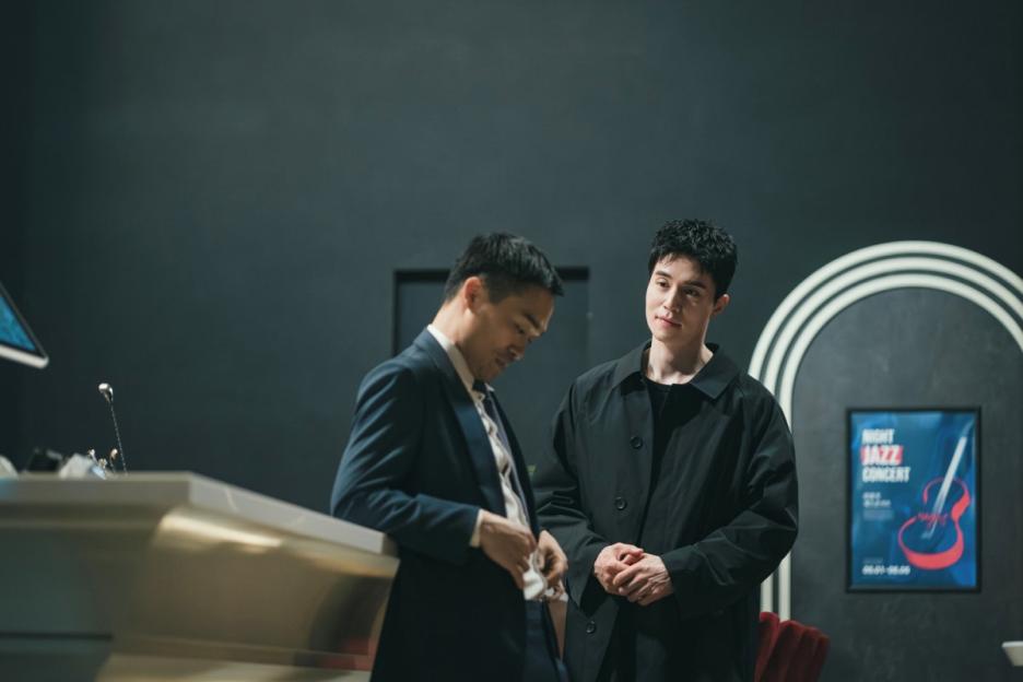 Lee Dong Wook And Park Hoon Can&#8217;t Take Their Eyes Off Lee Sung Kyung In &#8220;The Nice Guy&#8221; 6