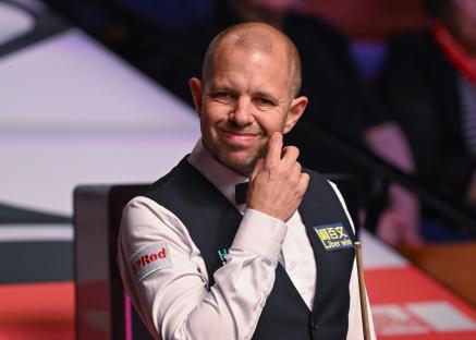 Barry Hawkins at a snooker match.