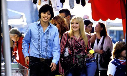 Hilary Duff and Yani Gellman in The Lizzie McGuire Movie.