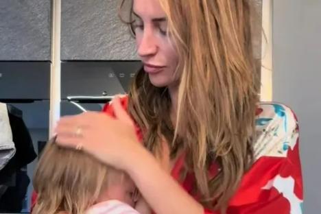 Ferne McCann cruelly mum-shamed for breastfeeding her two-year-old daughter & others also spot ‘massive choking hazard’