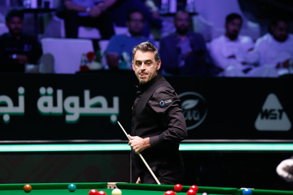 Snooker legend Ronnie O’Sullivan, 49, tries hand at new sport as he is filmed in boxing ring