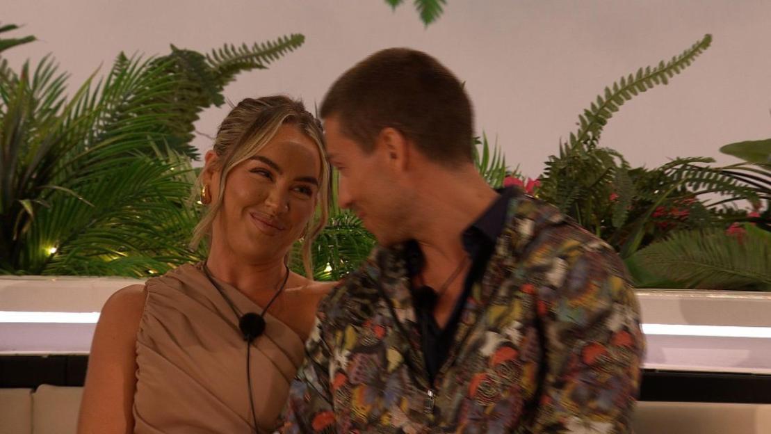 Mandatory Credit: Photo by ITV/REX/Shutterstock (14537796ae) Samantha Kenny, Joey Essex 'Love Island' TV Show, Series 11, Episode 11, Mallorca, Spain - 13 Jun 2024