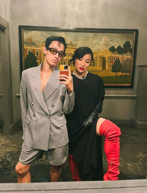 Nancy Xu and Carlos Gu posing in a mirror.