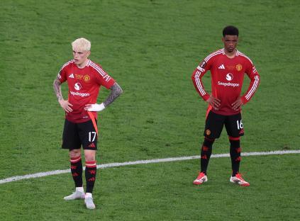 Soccer Football - Europa League - Final - Tottenham Hotspur v Manchester United - San Mames, Bilbao, Spain - May 21, 2025 Manchester United's Alejandro Garnacho and Amad Diallo look dejected at the end of the match REUTERS/Juan Medina