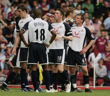 Tottenham Hotspur players huddle before a match.