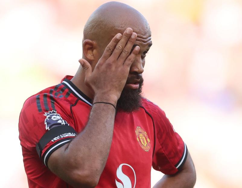 Brian Mbeumo of Manchester United looking dejected.