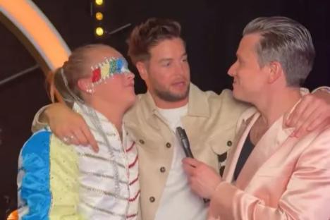 Watch moment JoJo Siwa flirtily asks Chris Hughes for a massage at CBB wrap party she dumped partner Kath at