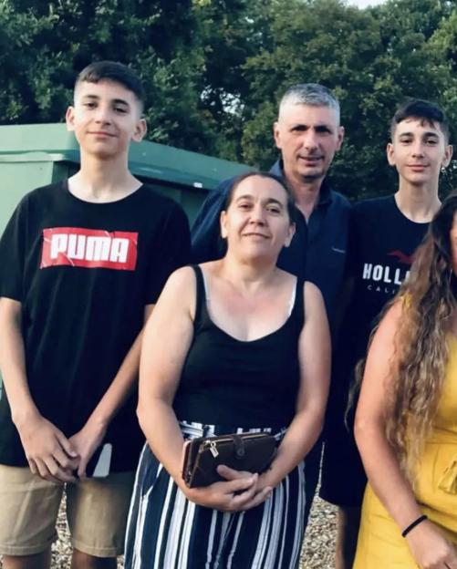 Photo of a British family who died in a car accident.