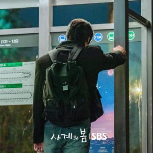 Lee Seung Hyub Gets Desperate As Park Ji Hu Turns Away From Him In “Spring Of Youth” 4