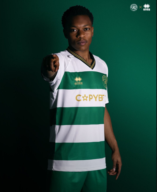 Karamoko Dembele in Celtic's new jersey.