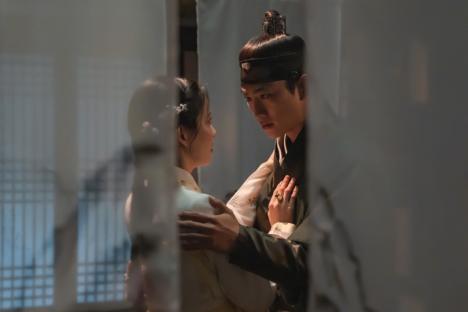 Seohyun And Taecyeon Lock Eyes Moments Before Their First Kiss In “The First Night With The Duke”