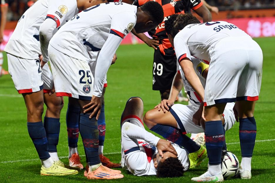 PSG’s 20-Year-Old Star Desire Doue Exits Stadium on Crutches After Devastating Injury in Ligue 1 Match