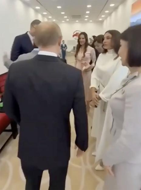 Mehriban Aliyeva shaking hands with Vladimir Putin.