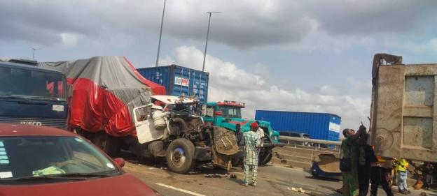 Gas truck, tanker, bus collision kills seven on Lagos Ibadan expressway