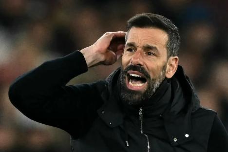 Ruud van Nistelrooy ‘to leave Leicester at end of season with two names in frame to replace Man Utd icon after 6 months’