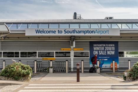 T4DRWR Entrance to Southampton Airport, a small International airport in Southampton, Hampshire, England, UK