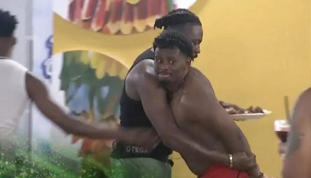 BBNaija 10: Jason Jae, Victory fight over chicken [VIDEO]