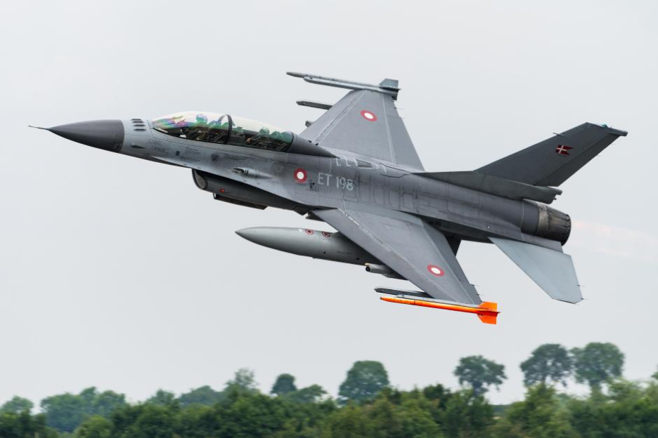 Danish F-16 Fighting Falcon in flight.
