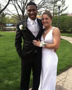 Prom photo of a young couple.