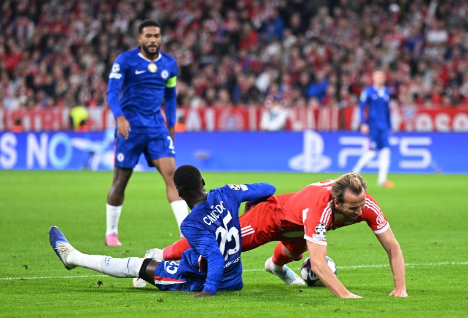 Chelsea's Moises Caicedo conceding a penalty against Bayern Munich's Harry Kane.