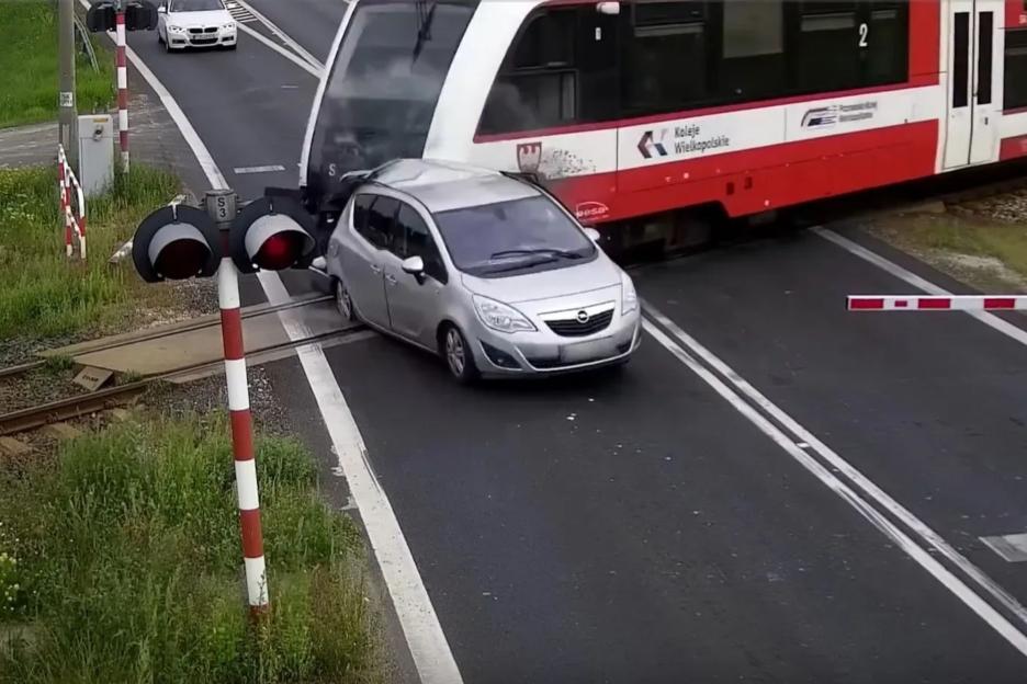 Shocking moment driver smashes through barrier & stops on level crossing before being wiped out by train