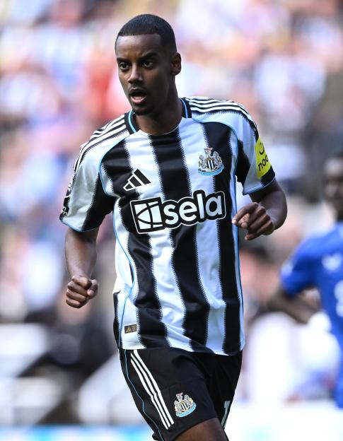 Alexander Isak, Newcastle United player, in action.