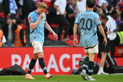 Kevin De Bruyne reacts to Manchester City's FA Cup final defeat.
