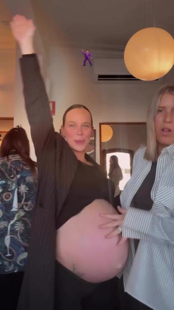 Photo of a pregnant woman with a friend.