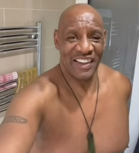 Shaun Wallace showing off weight loss in a bathroom selfie.