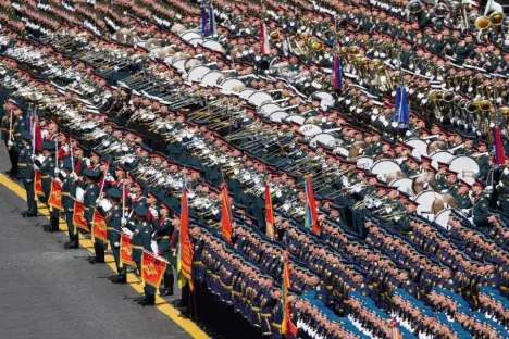 Military band and soldiers in formation.