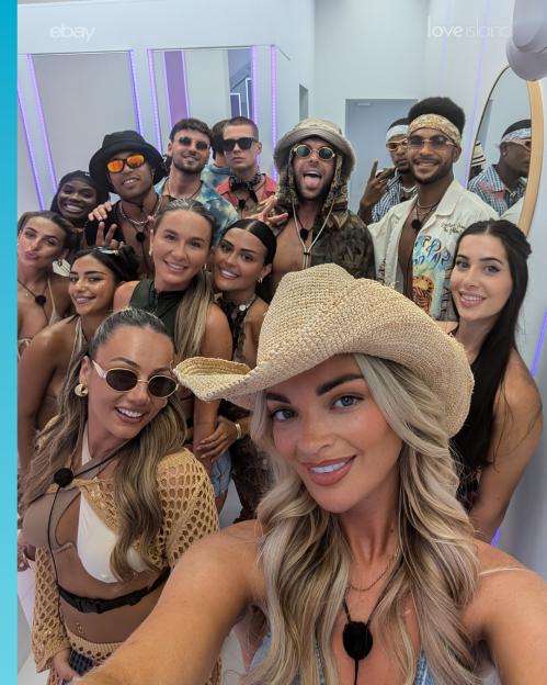 Love Island 2025 contestants selfie. Love Island Instagram