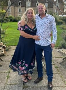 Couple posing in front of a chateau.