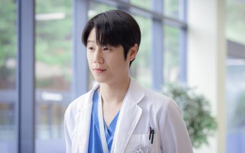 “Resident Playbook” Stars Say Goodbye + Thank Viewers Ahead Of Tonight's Finale 3