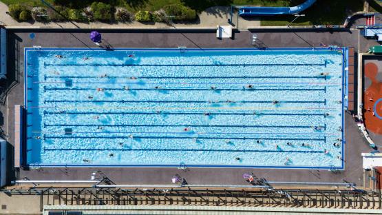 Aerial view of people swimming in Banbury Lido.