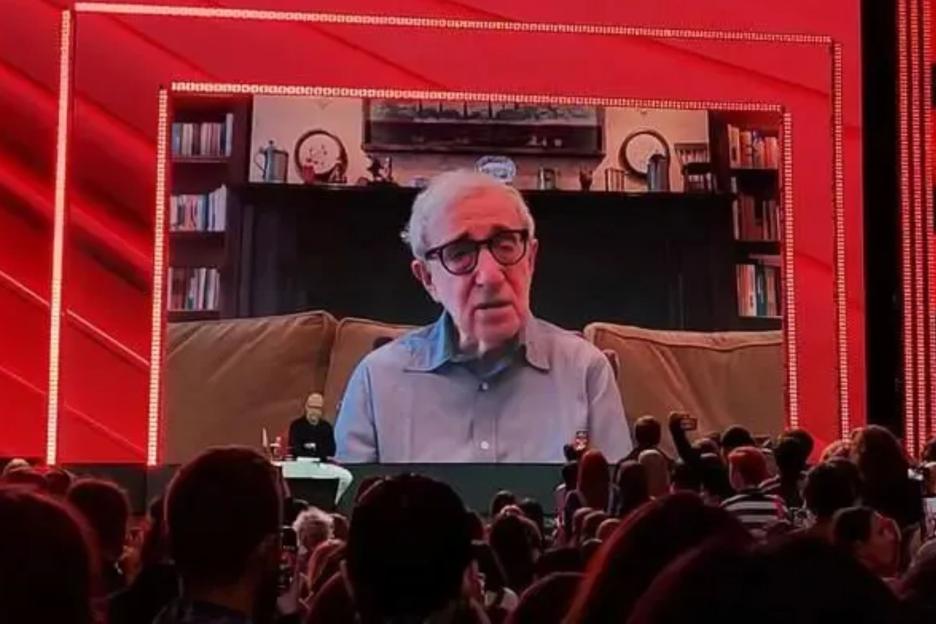 Famous movie director slammed as ‘disgrace’ for appearing at Moscow film festival during Vlad’s invasion of Ukraine
