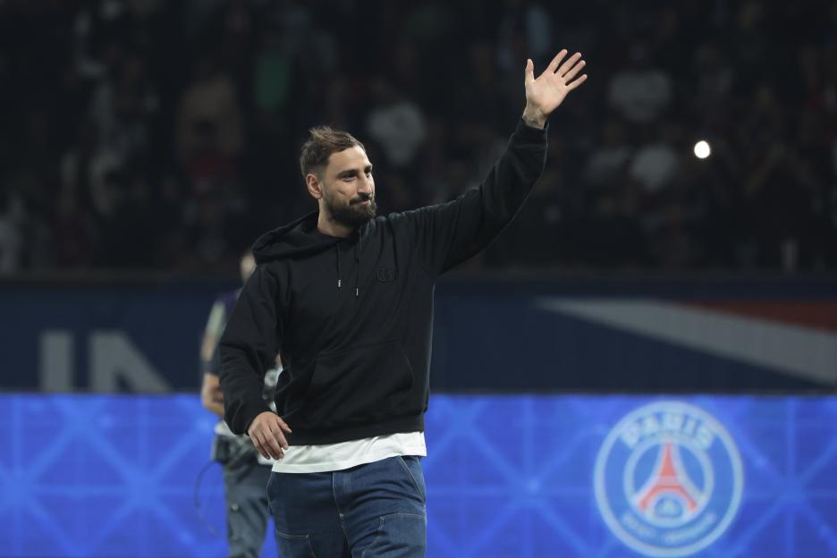 Gianluigi Donnarumma waving to fans.
