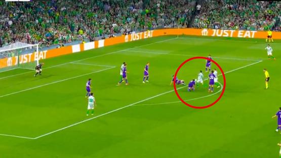 Watch Antony score goal so good even opposition pay their respect as Man Utd loanee stars against Fiorentina