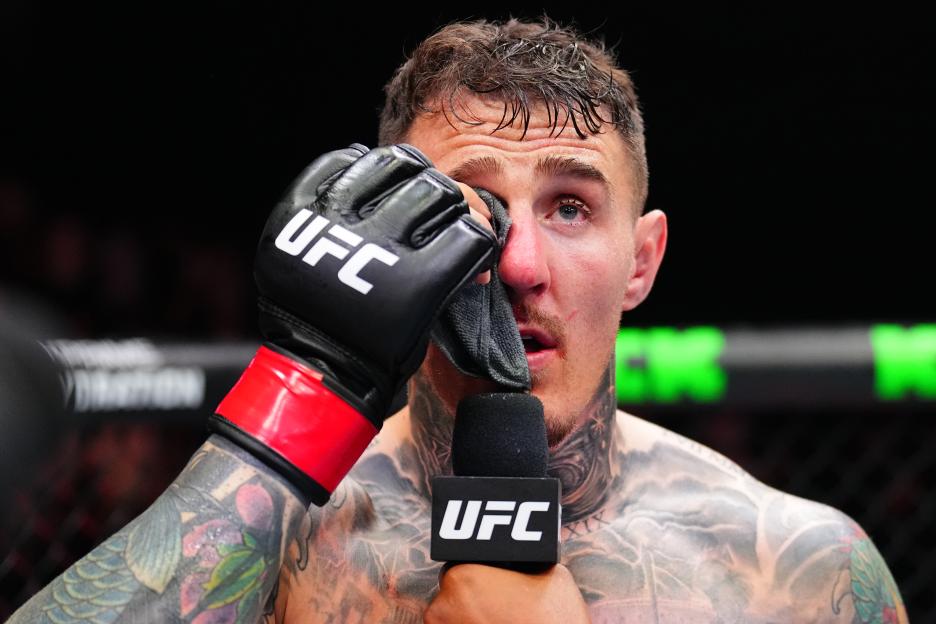 UFC fighter Tom Aspinall reacts after suffering an eye poke.