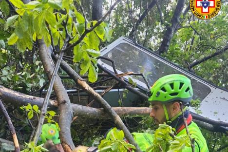 Four dead and one seriously injured as cable car crashes to the ground ‘after wire snaps’ in Italy