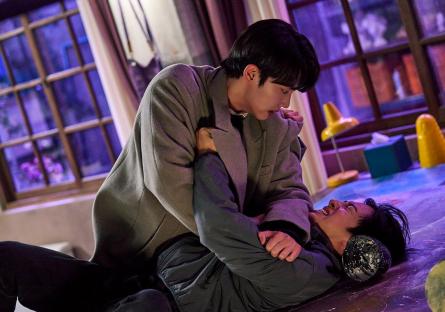 Roh Jeong Eui&#8217;s Ex-Boyfriend Makes Unpleasant Return In &#8220;Crushology 101&#8221; 4