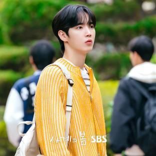 A Smitten Ha Yoo Joon Follows Park Ji Hu All Around Campus In “Spring Of Youth”; 4