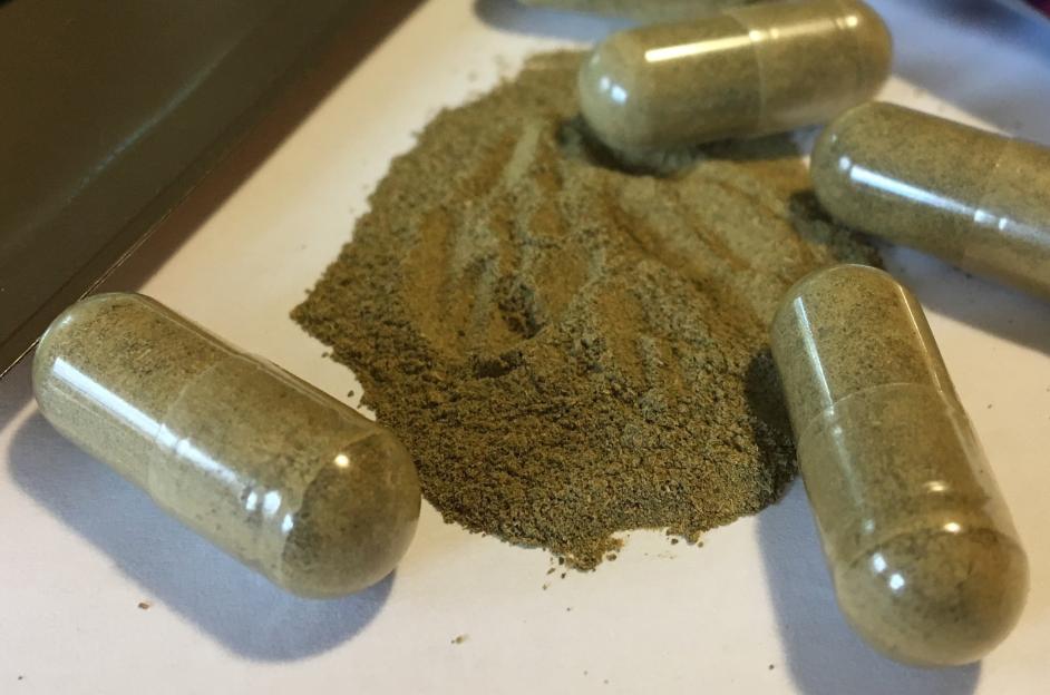 Kratom capsules and powder.