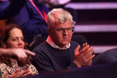 Adrian Chiles watching a snooker match.