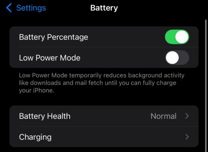 iPhone battery settings showing battery percentage, low power mode, battery health, and charging.