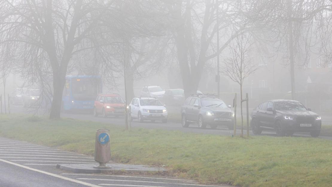 UK weather: Met Office issues yellow warning for fog with difficult driving conditions and commuter chaos