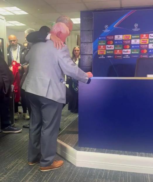 Jose Mourinho Receives Cookie from Fans in Sweet Throwback to Chelsea Tradition – “That’s Adorably Cute!”